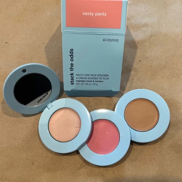 Make Up Bundle or ask to Individually purchase - Picture 4 of 6